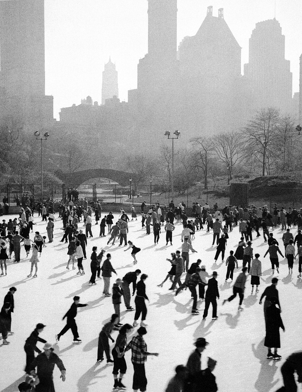 Schaatsen in New York door Fosco Maraini