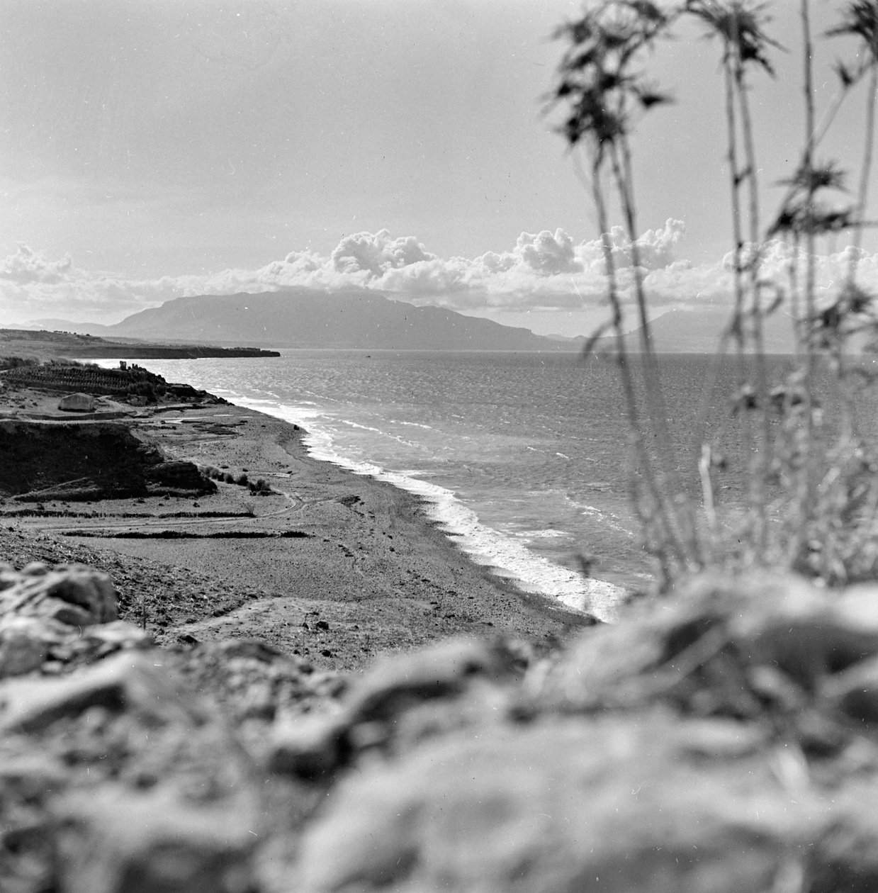 Uitzicht op de Golf van Castellammare door Fosco Maraini