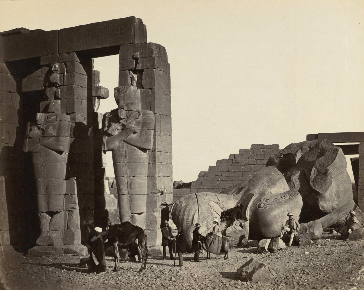 Gevallen Standbeeld bij het Ramesseum, Thebe, 1857 door Francis Frith