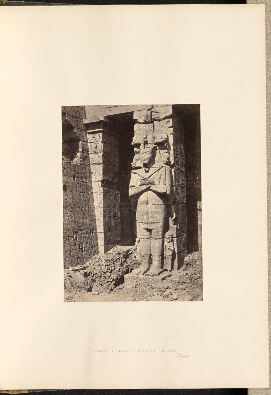 Osiridezuilen in Medinet Habou, Thebe door Francis Frith