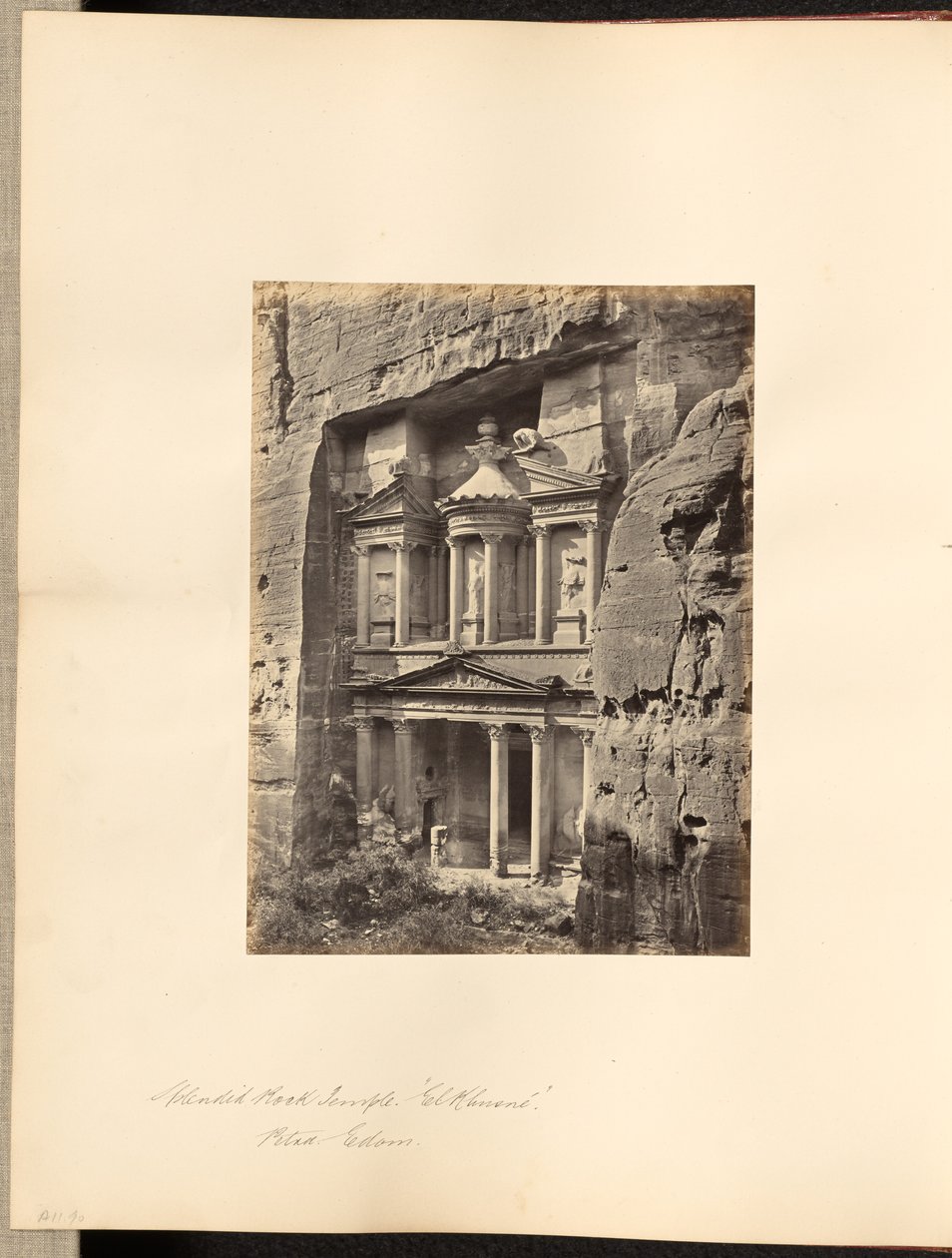 Prachtige rotstempel, "El Khusne", Petra, Edom door Francis Frith