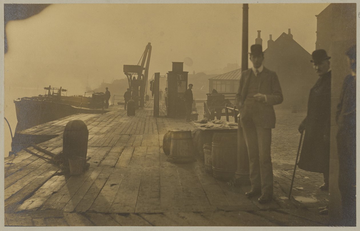 [Docks of Whitby]. door Frank Meadow Sutcliffe