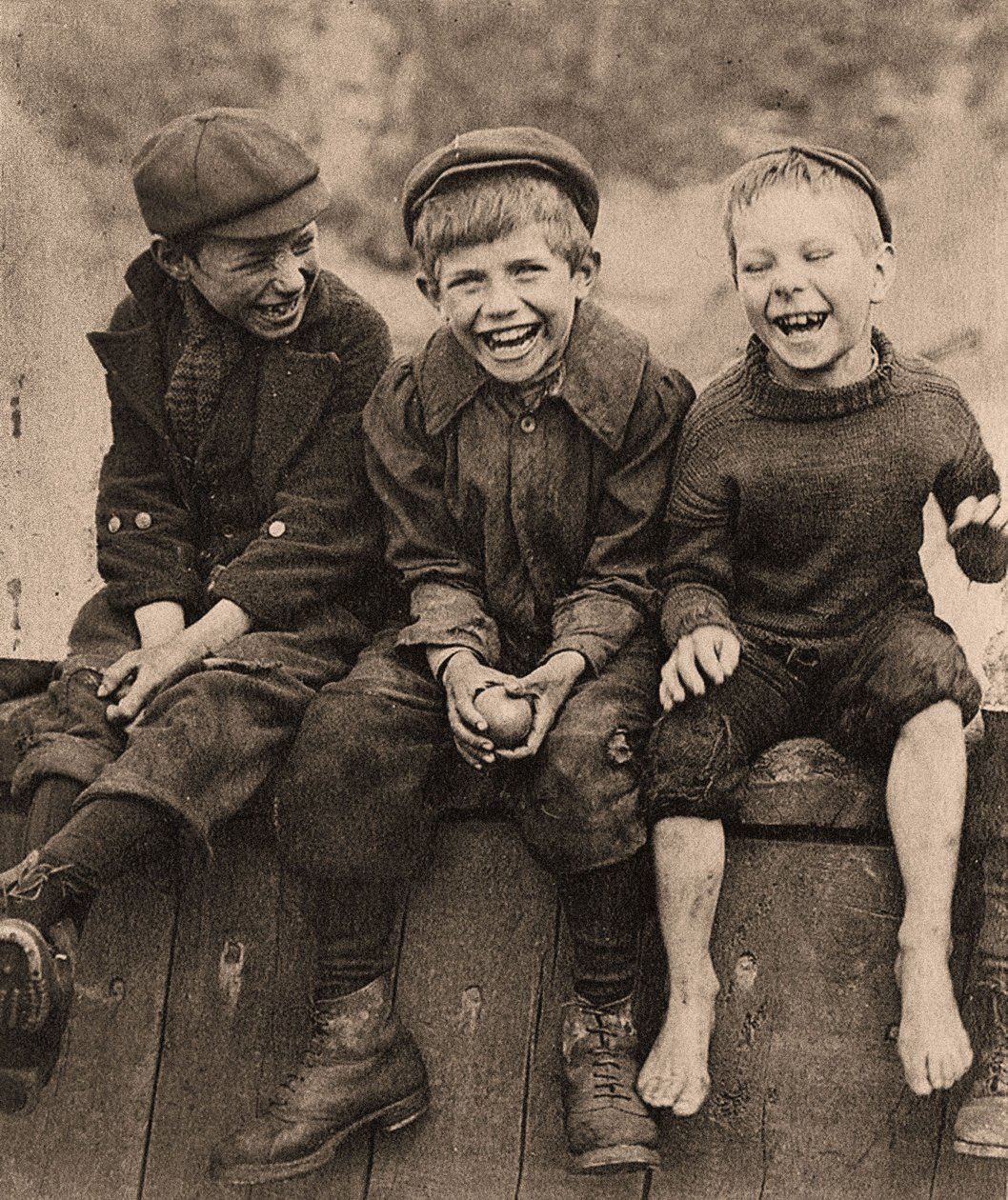 Drie Gelukkige Jongens, 1889 door Frank Meadow Sutcliffe