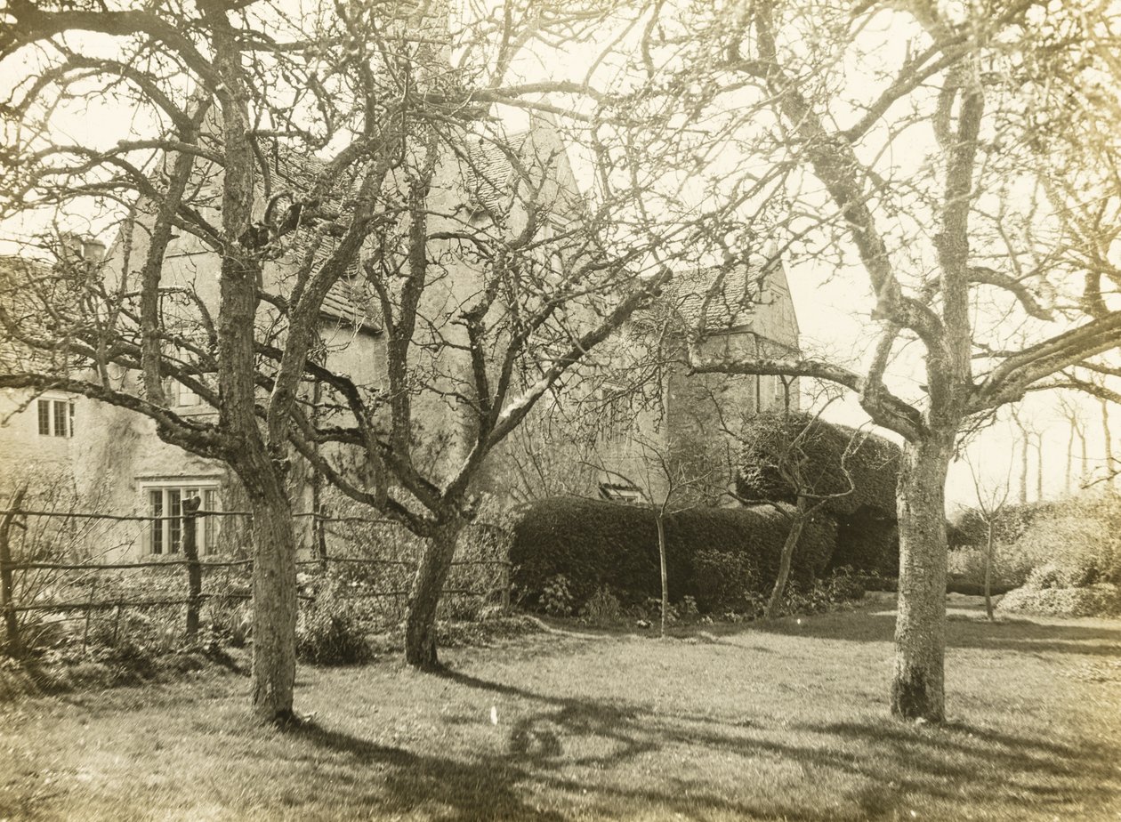 Kelmscott Manor: Van de boomgaard door Frederick H. Evans