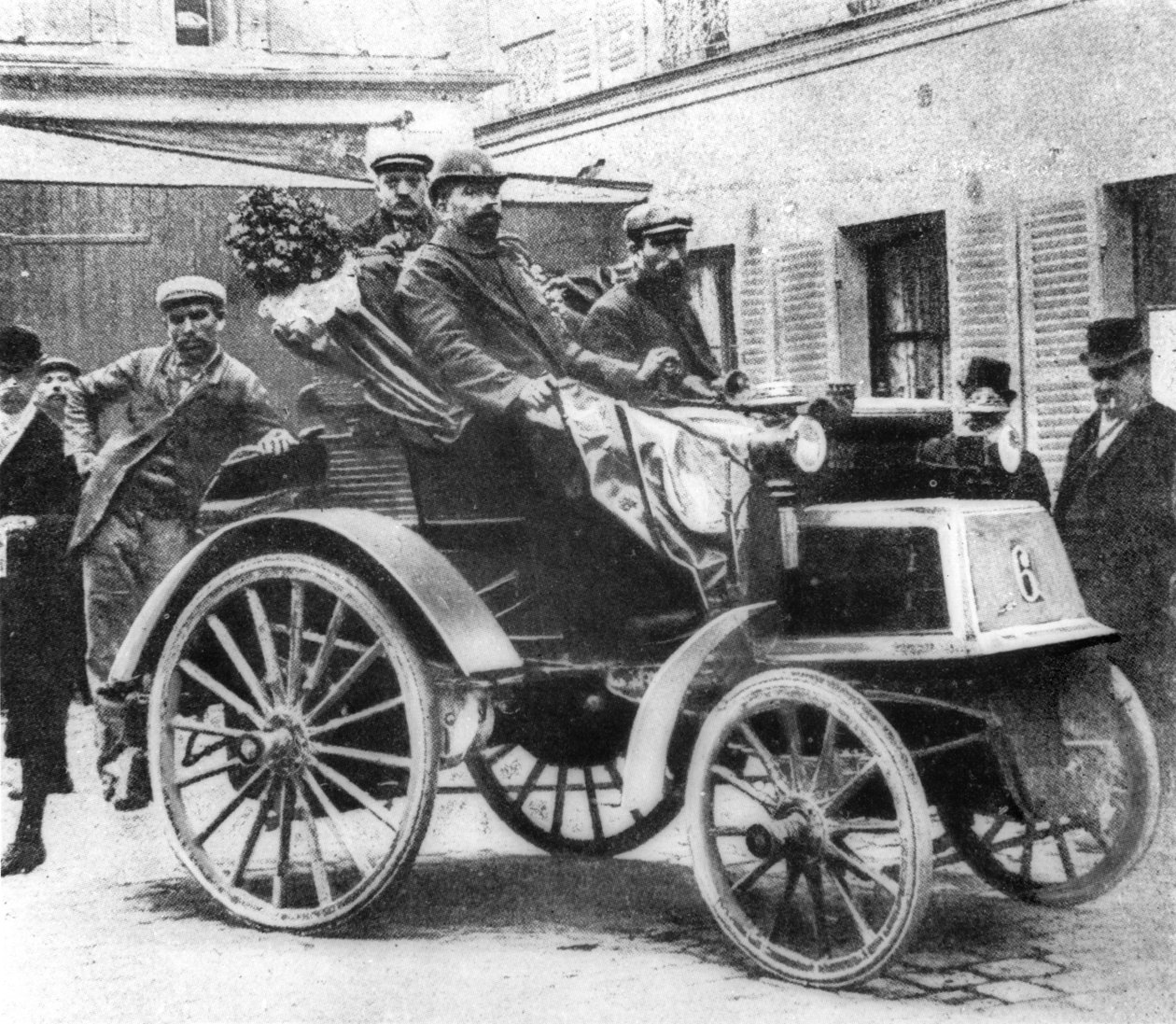 Een Panhard-Levassor auto die de eerste prijs wint, 1891 door French Photographer