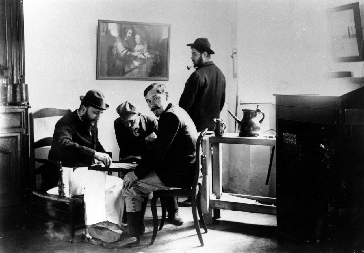 Een spelletje dammen bij Le Relais, huis van de familie Natanson in Villeneuve-sur-Yonne, ca. 1899 door French Photographer