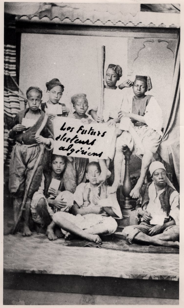 Algerijnse kinderen uit de regio Annaba, eind 19e eeuw door French Photographer