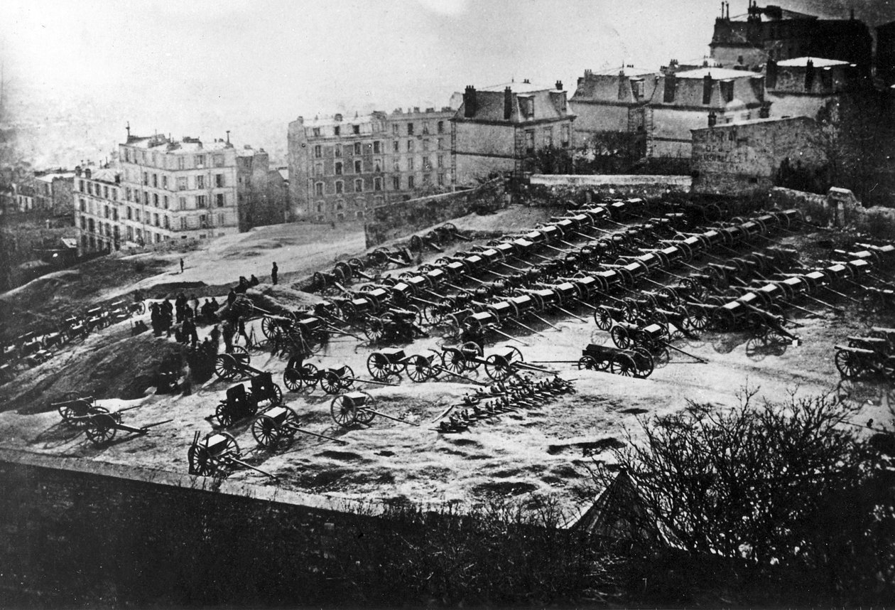 Kanonpark op Montmartre, 1871 door French Photographer