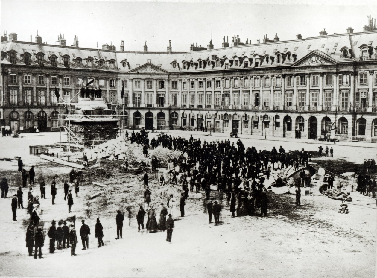 Vernietiging van de Vendome-zuil tijdens de Commune, 1871 door French Photographer