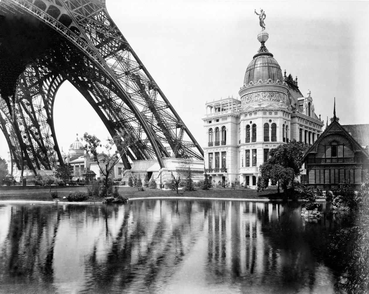 Gas Paviljoen en Zweeds Chalet, Parijse Tentoonstelling, 1889 door French Photographer