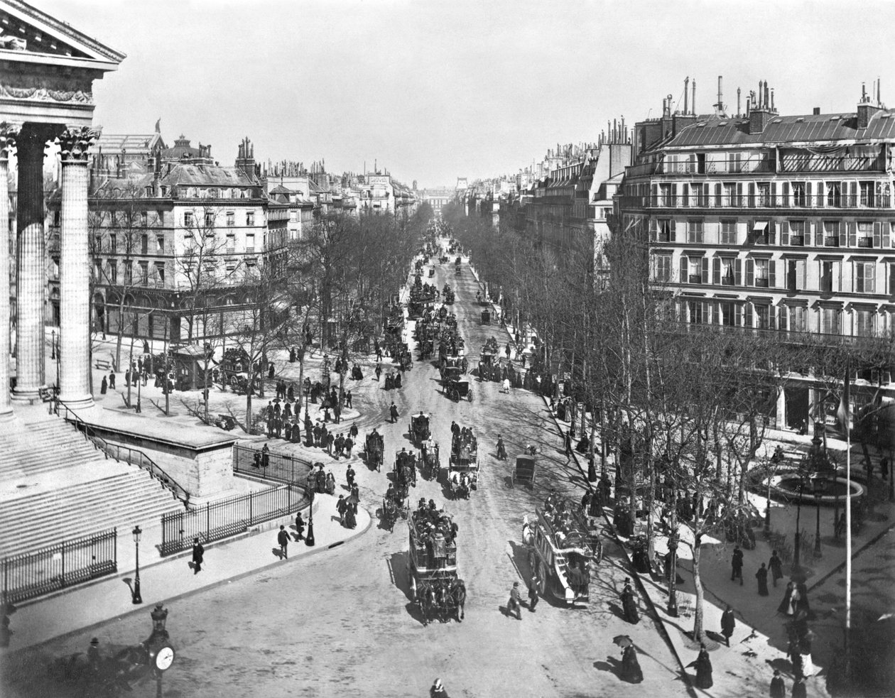 Algemeen uitzicht op de Place de la Madeleine, eind 19e eeuw door French Photographer