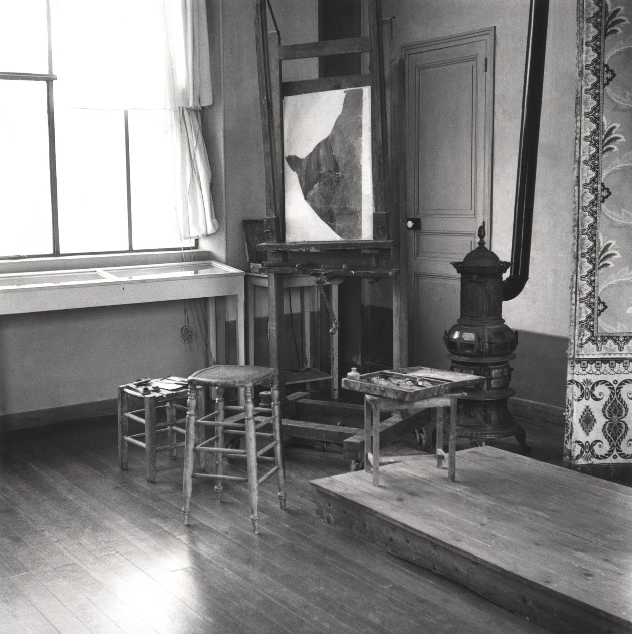 Interieur van Cezannes studio in Aix-en-Provence, c.1900-02 door French Photographer