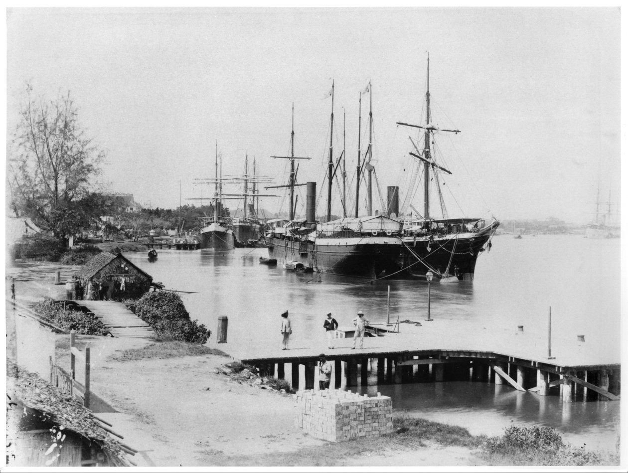 Liners van de Messageries Maritimes in Saigon, ca. 1900 door French Photographer