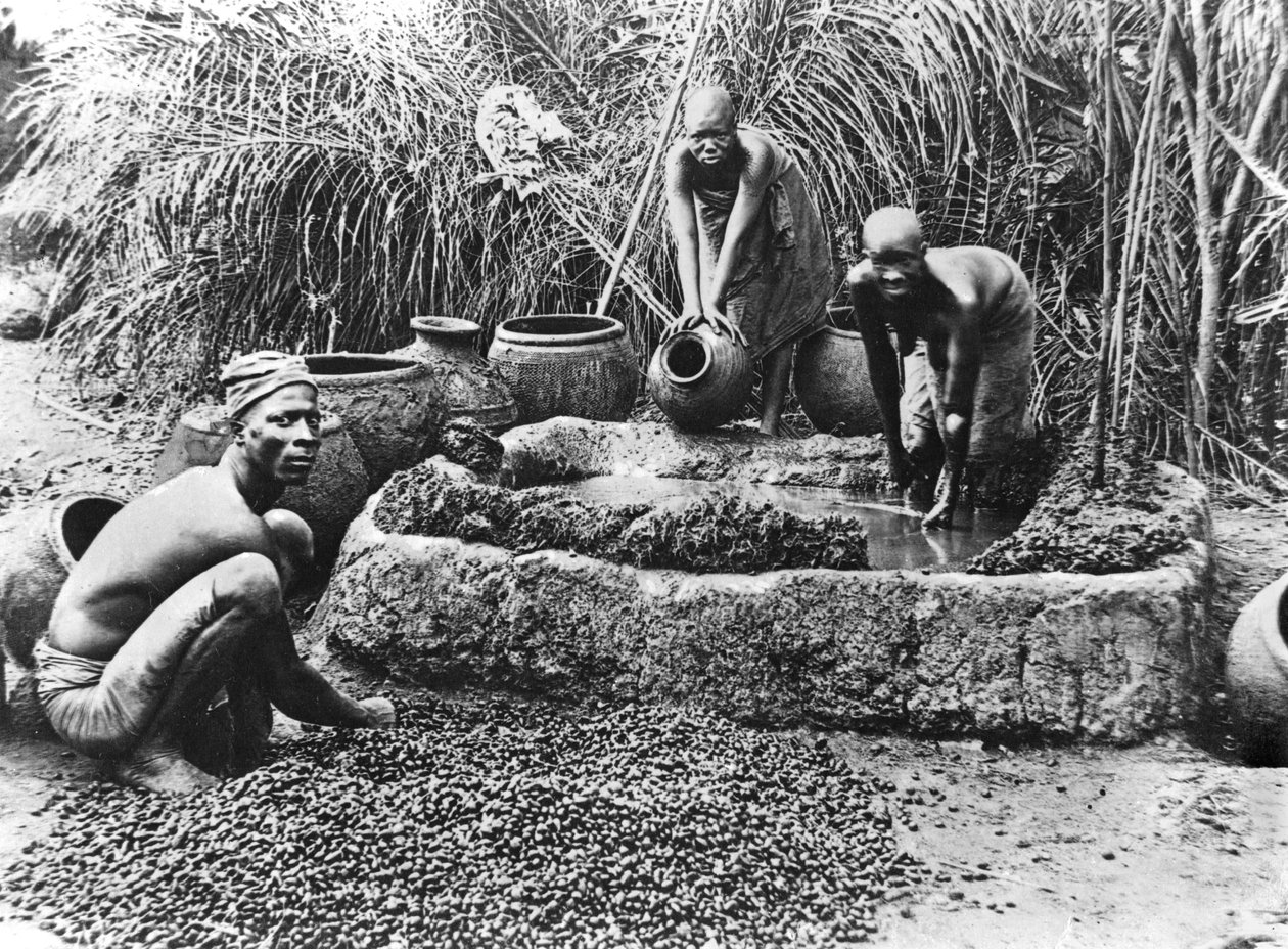 Palmolie maken in Dahomey, ca. 1900 door French Photographer
