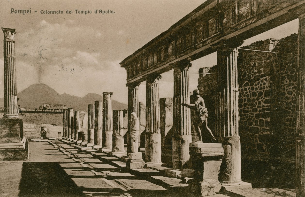 Pompeii - zuilengang van de Tempel van Apollo door French Photographer