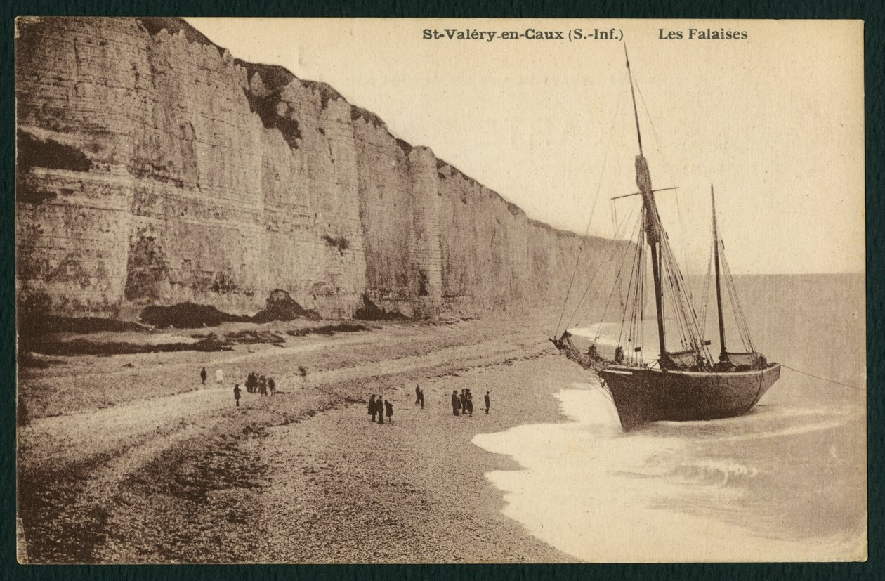 Ansichtkaart met de kliffen bij Saint-Valery-en-Caux, ca.1900 door French Photographer