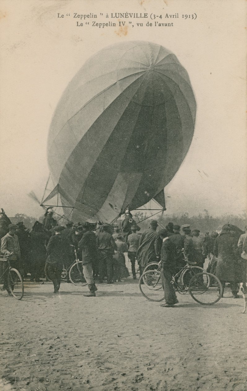 Zeppelin bij Luneville door French Photographer