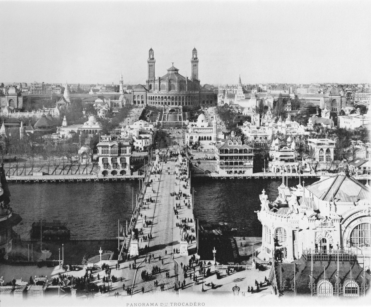 Het Trocadero gezien vanaf de Eiffeltoren - de Wereldtentoonstelling in Parijs, 1900 door French Photographer