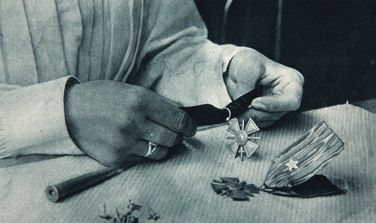 De vervaardiging van de Croix de Guerre door French Photographer