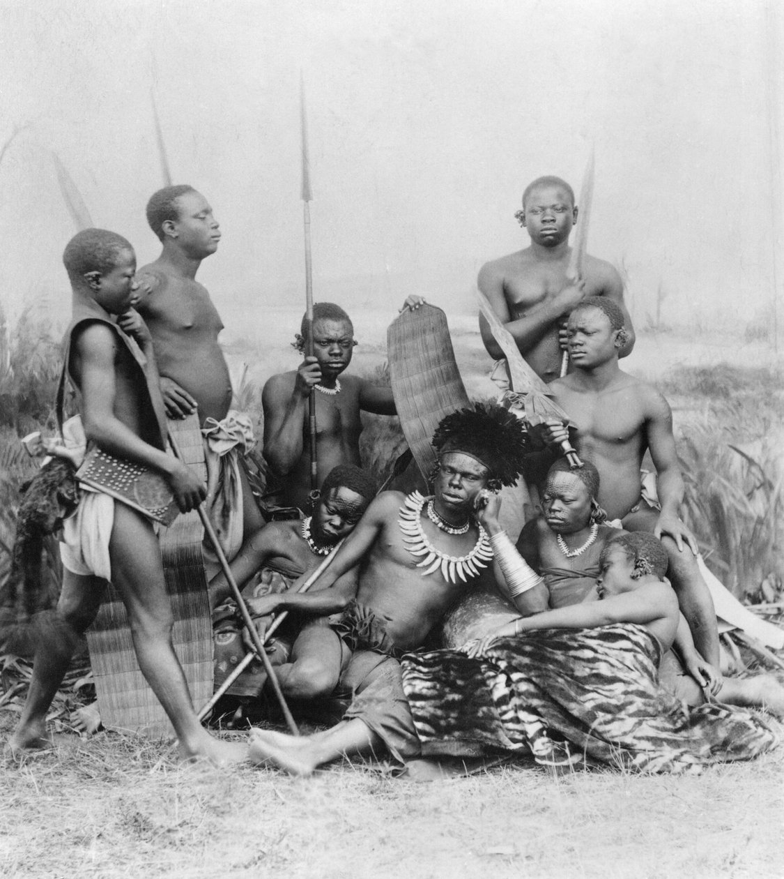 Krijgers, Belgisch Congo, 1894 door French Photographer