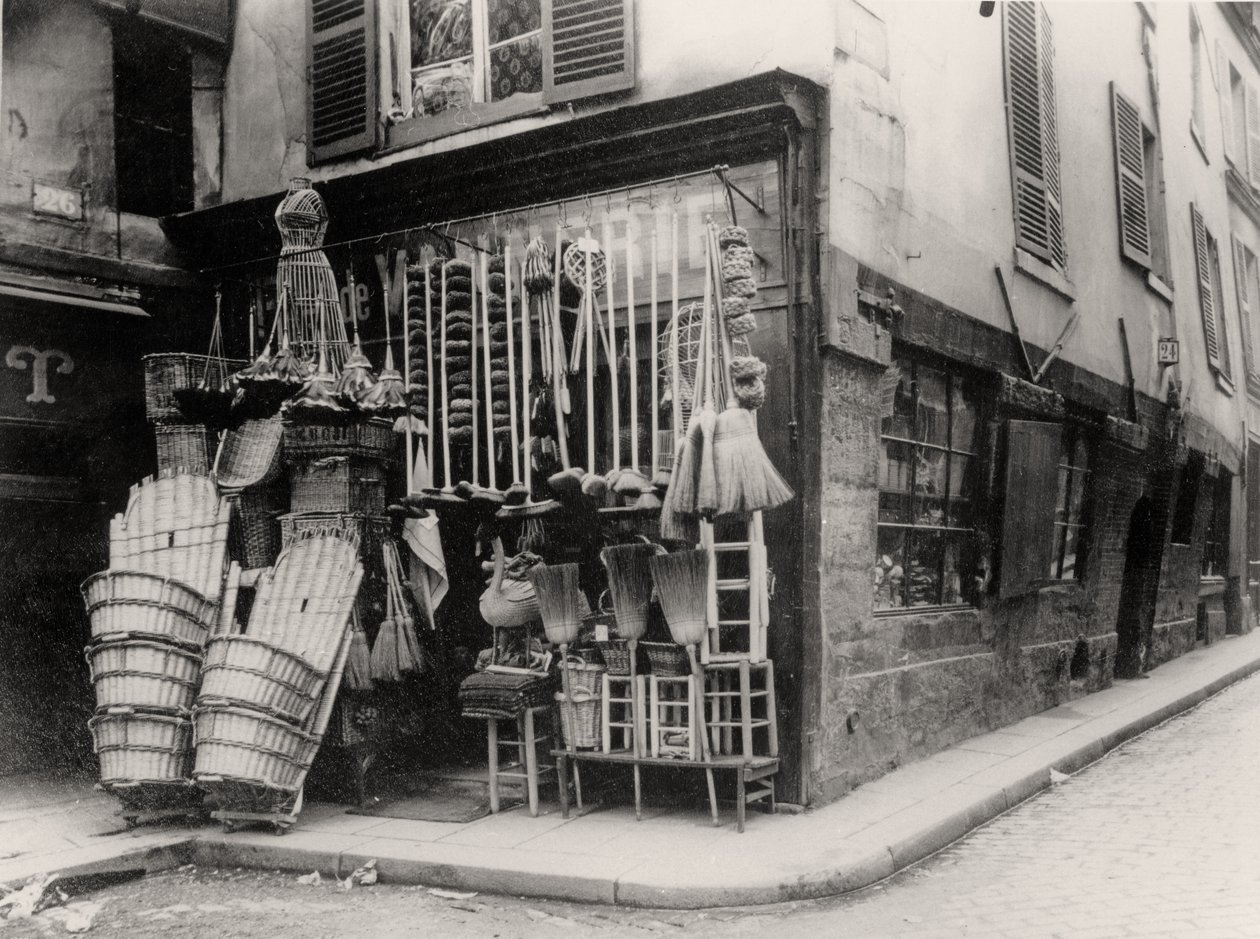Mandjeswinkel, Parijs (zw/w foto) door French Photographer