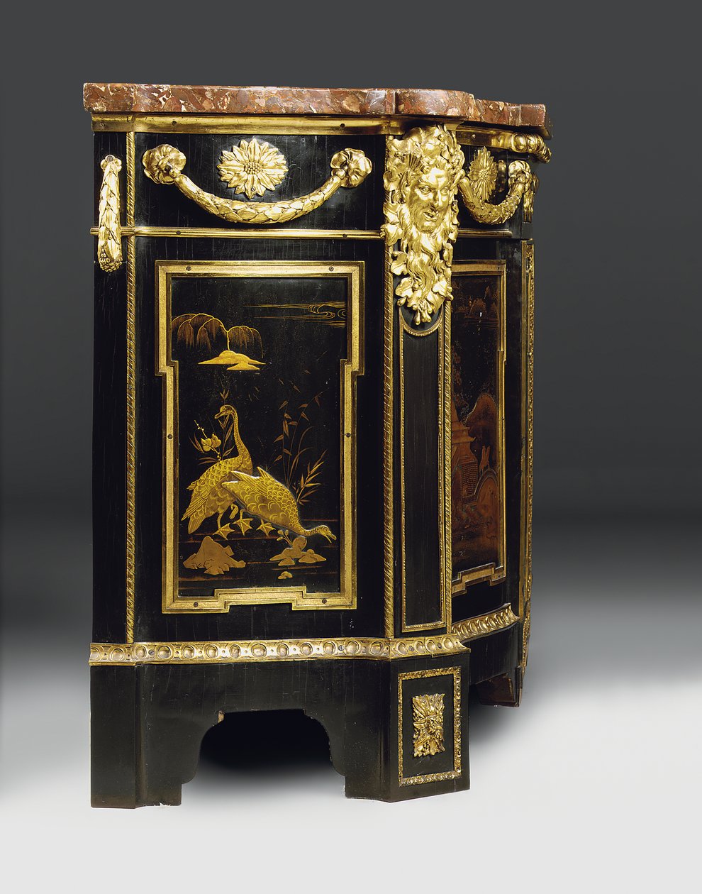 Een late Louis XV commode, ca. 1763-70 door French School