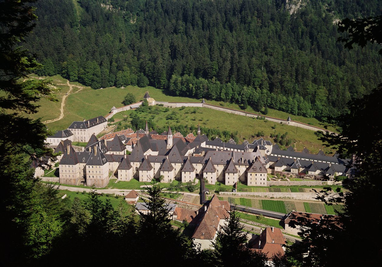 Uitzicht op het kloostercomplex door French School