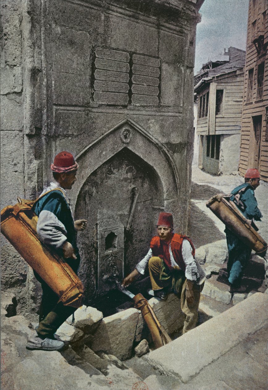 Waterdragers in Constantinopel, ca. 1895 door French School
