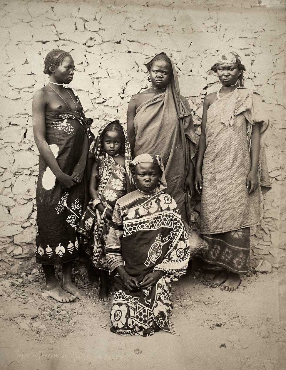Types de Femmes des Régions Équatoriale door G. Lekegian