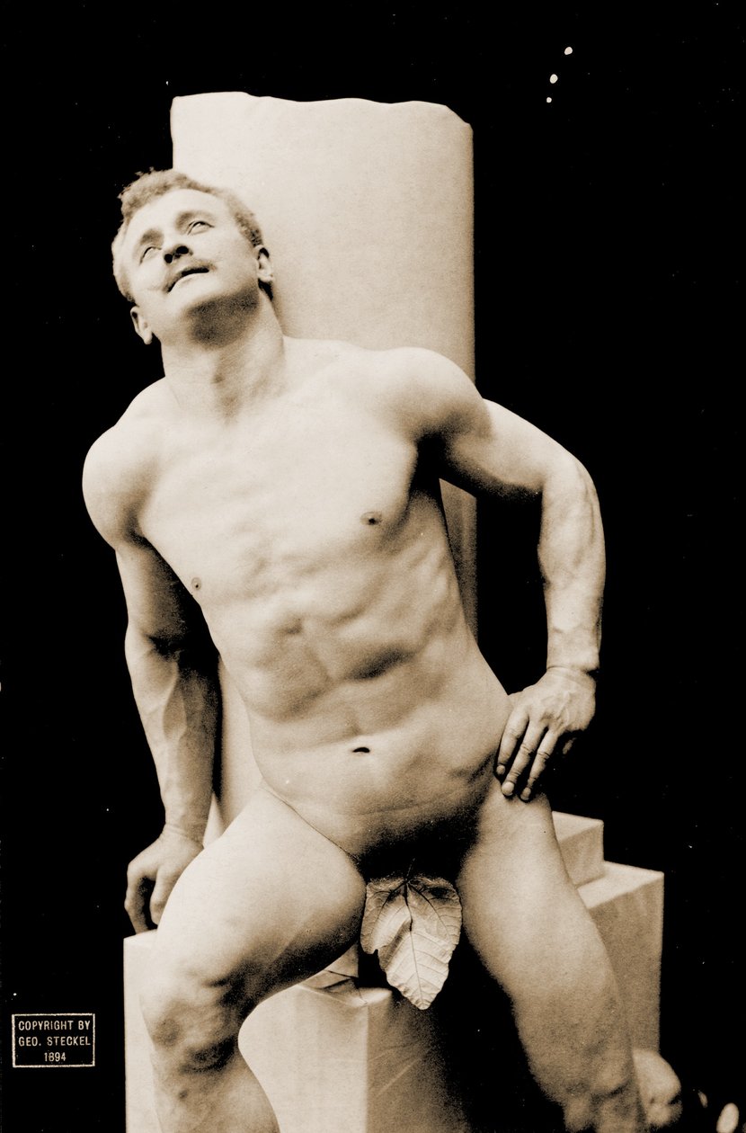 Eugen Sandow, in klassieke oude Grieks-Romeinse pose, c.1894 door George Steckel
