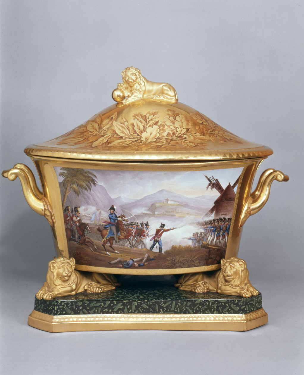 Terrine uit het Pruisische Diner Servies, Berlijn, 1816-19 door German School