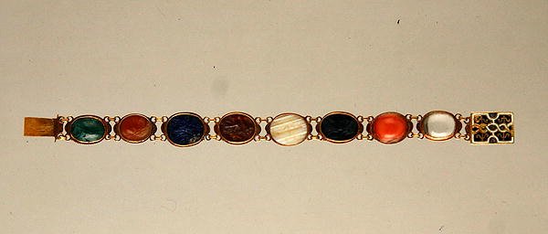 Armband (goud en stenen) door German School