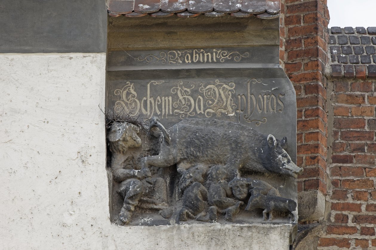 Beeldhouwwerk dat de Judensau uitbeeldt, ca. 1440 door German School