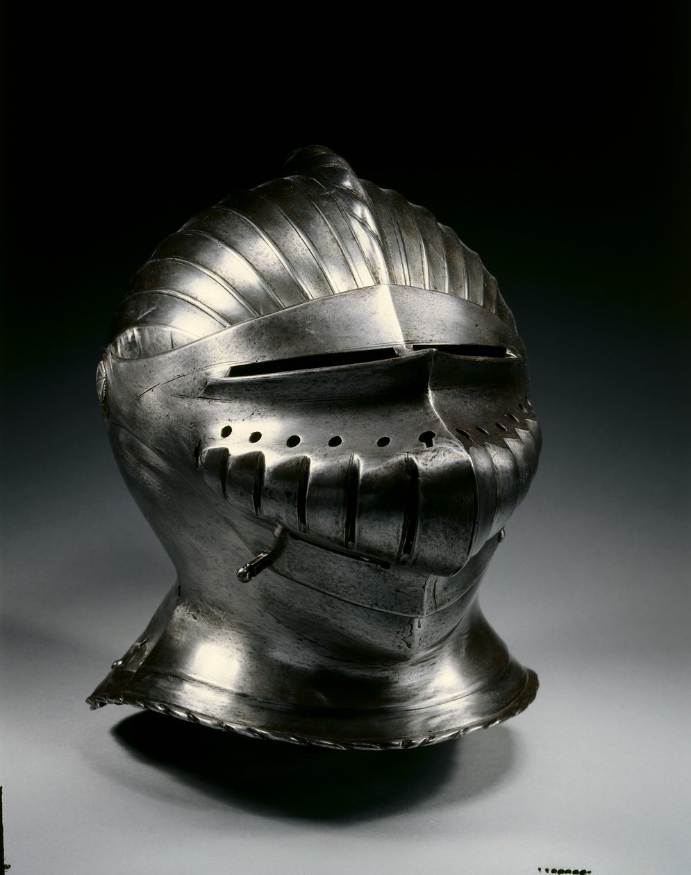 Gesloten helm in Maximiliaanse stijl, ca. 1510-30 door German School