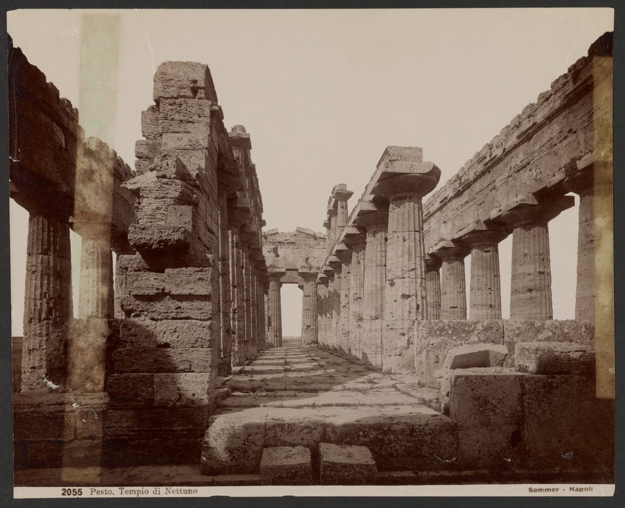 Tempel van Neptunus, Paestum door Giorgio Sommer