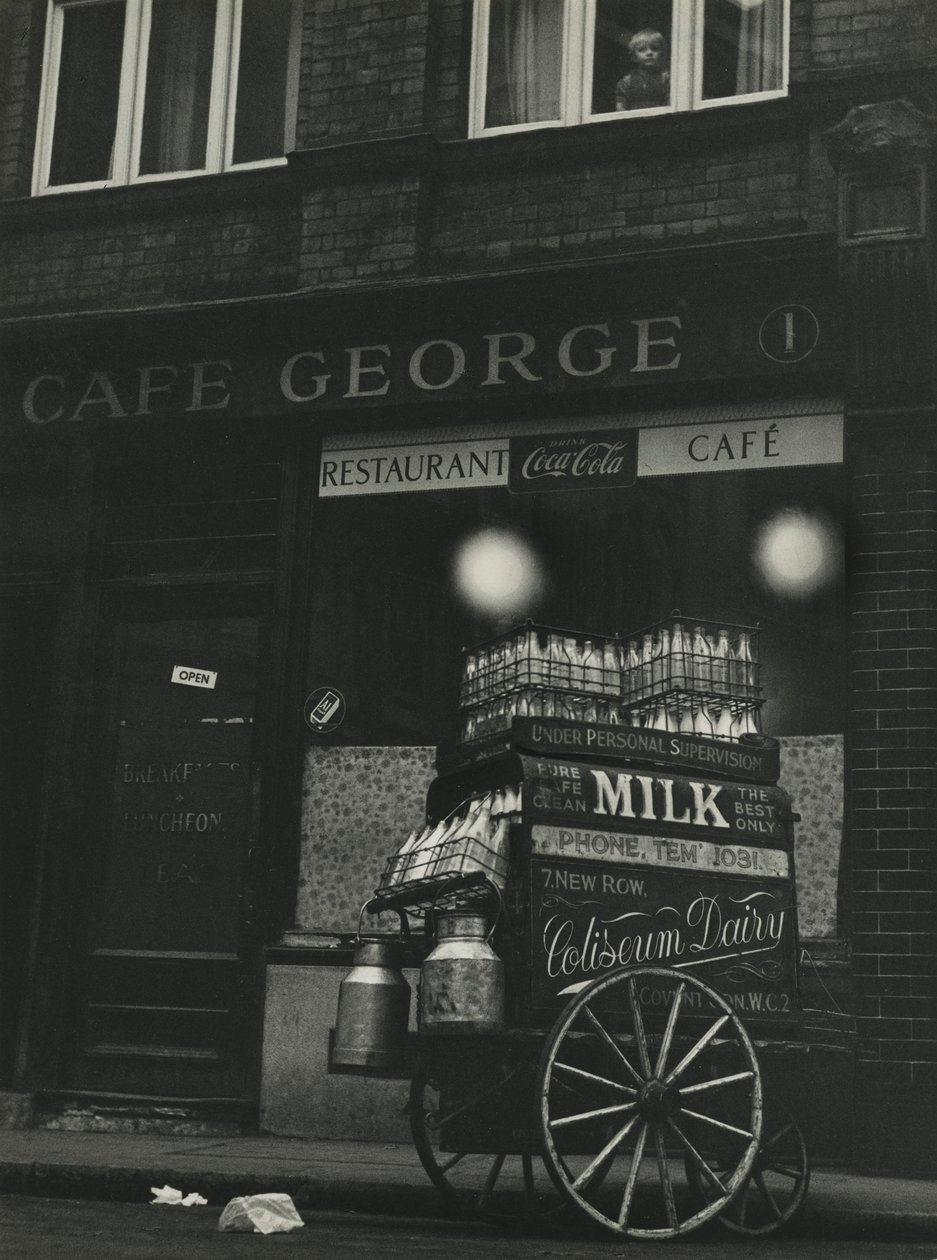 Straatscène in Londen jaren 1950 door Godfrey Macdominic