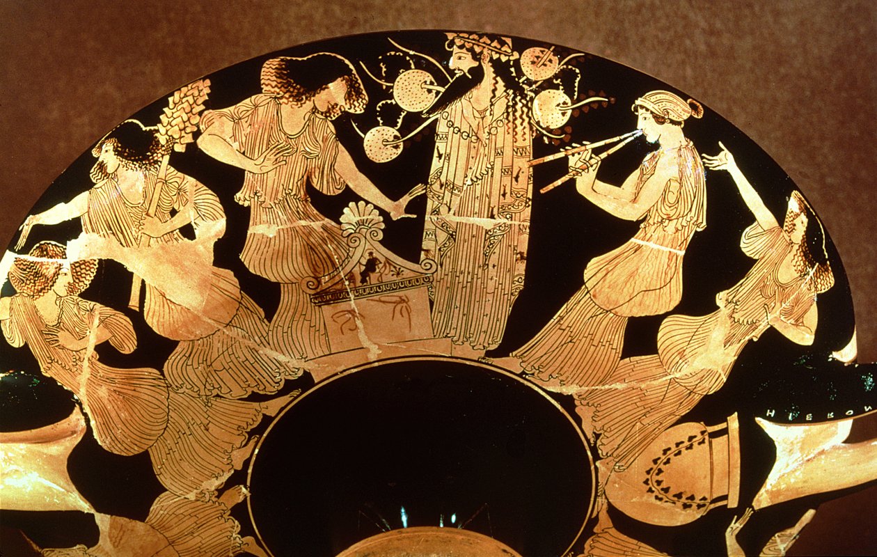 Attische rode figuur kylix met Dionysus en de Maenaden, door de schilder Makron, c.490-80 v.Chr. door Greek