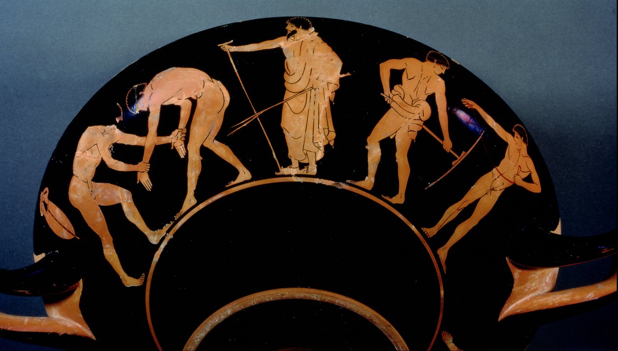 Attische roodfigurige kylix met atleten in training door Greek