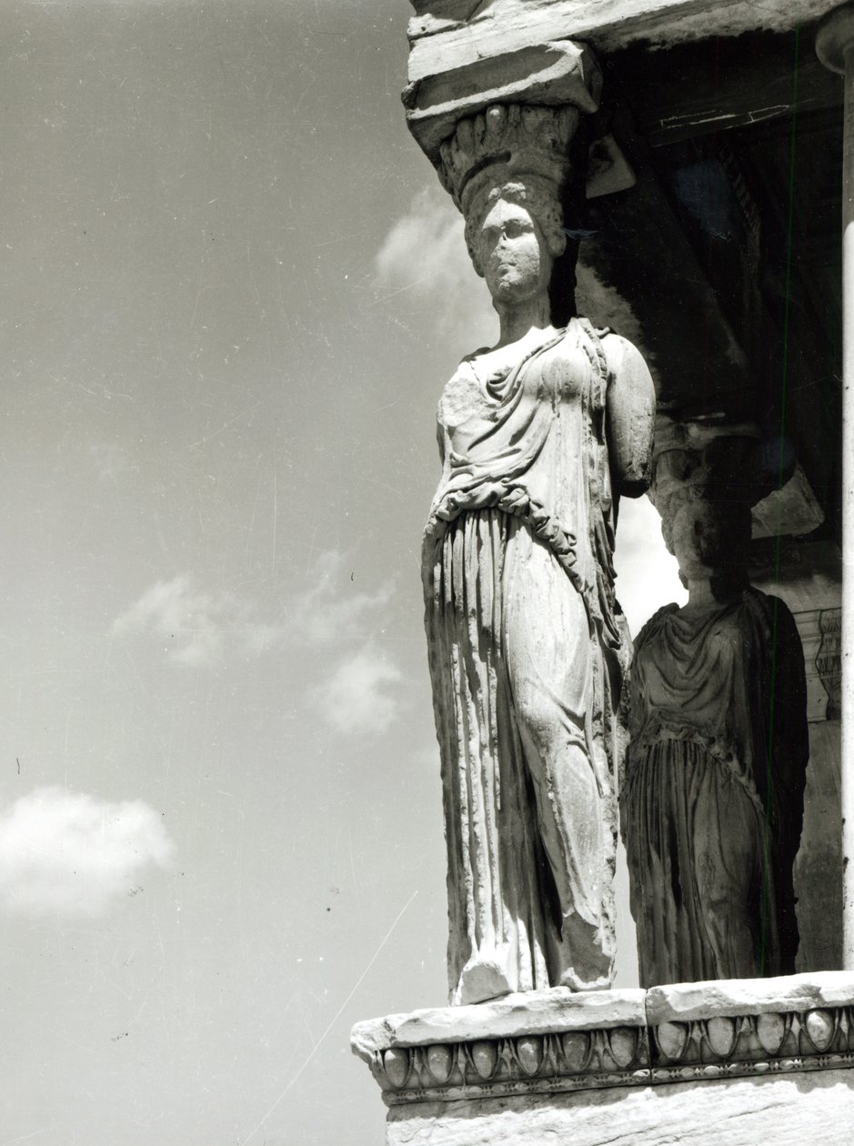 Detail van een kariatide van het Erechtheion door Greek