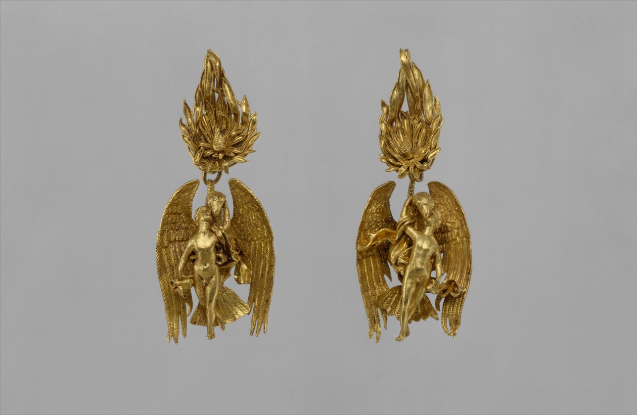 Paar gouden oorbellen met Ganymedes en de adelaar, ca. 330-300 v.Chr. door Greek