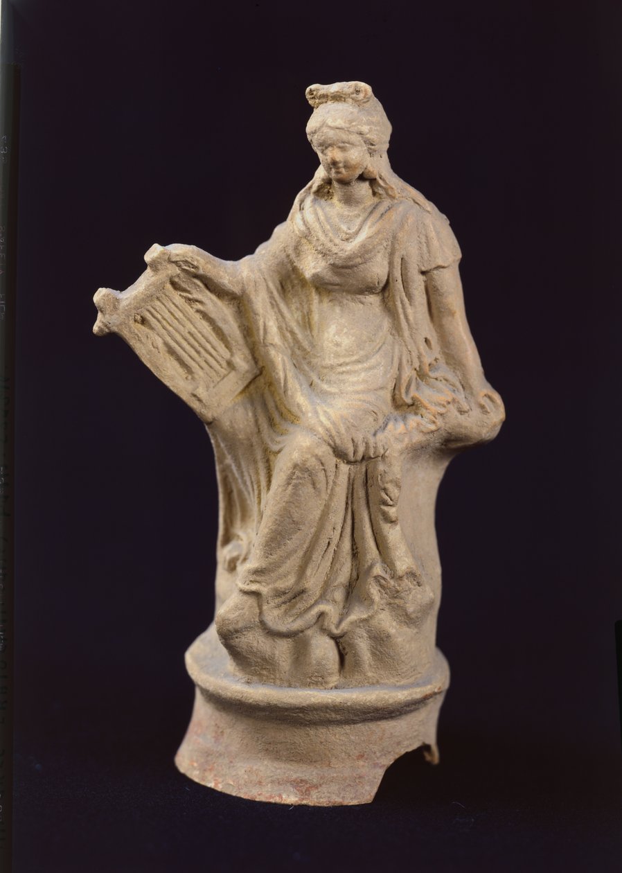 Statuette van Erato zittend, uit Myrina, Turkije door Greek