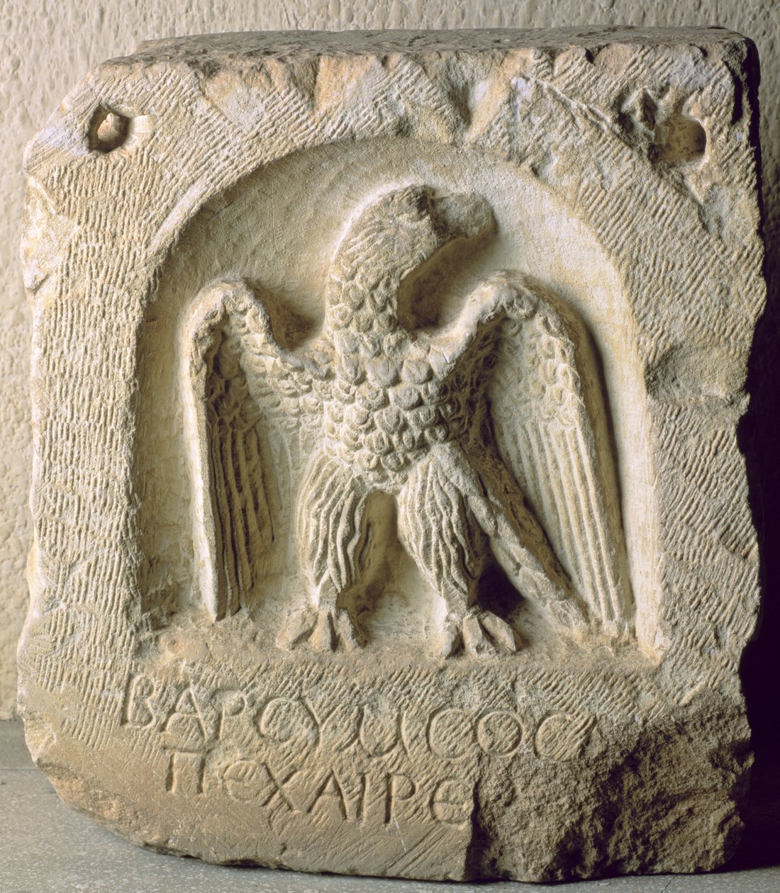 Grafsteen met de figuur van een adelaar (kalksteen) door Greek