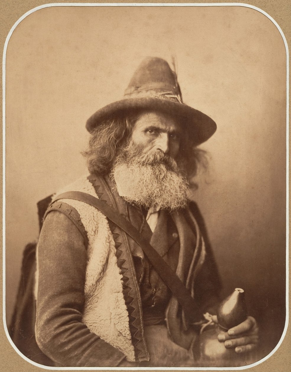 [Een Italiaanse straatmuzikant] door Gustave Le Gray