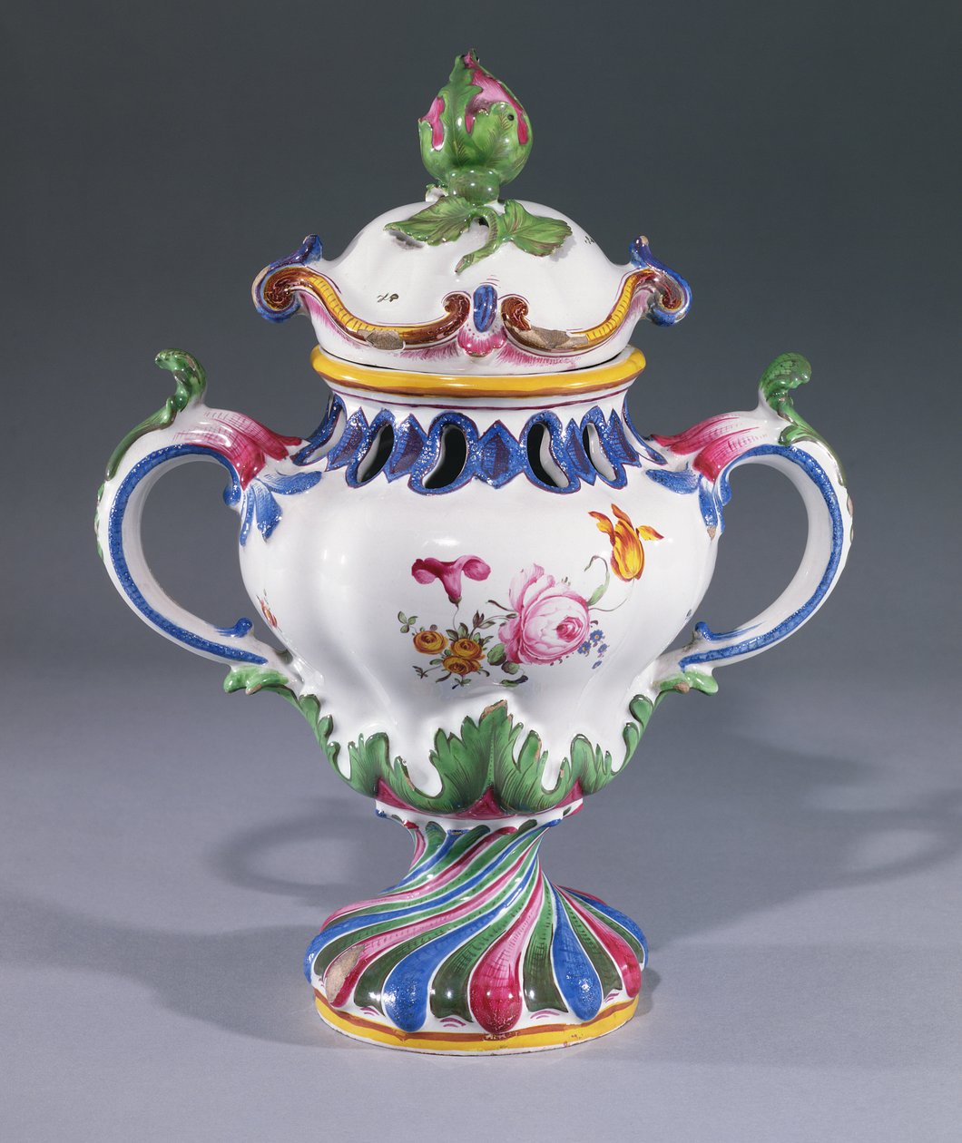 Potpourri vaas, gemaakt in Straatsburg, ca. 1754-60 door Hannong Family