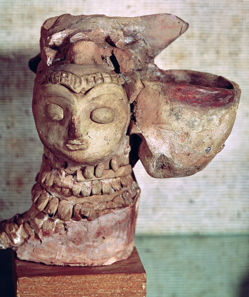 Lamp in de vorm van een vrouwenhoofd, uit Mohenjo-Daro, Indusvallei, Pakistan, 3000-1500 v.Chr. door Harappan