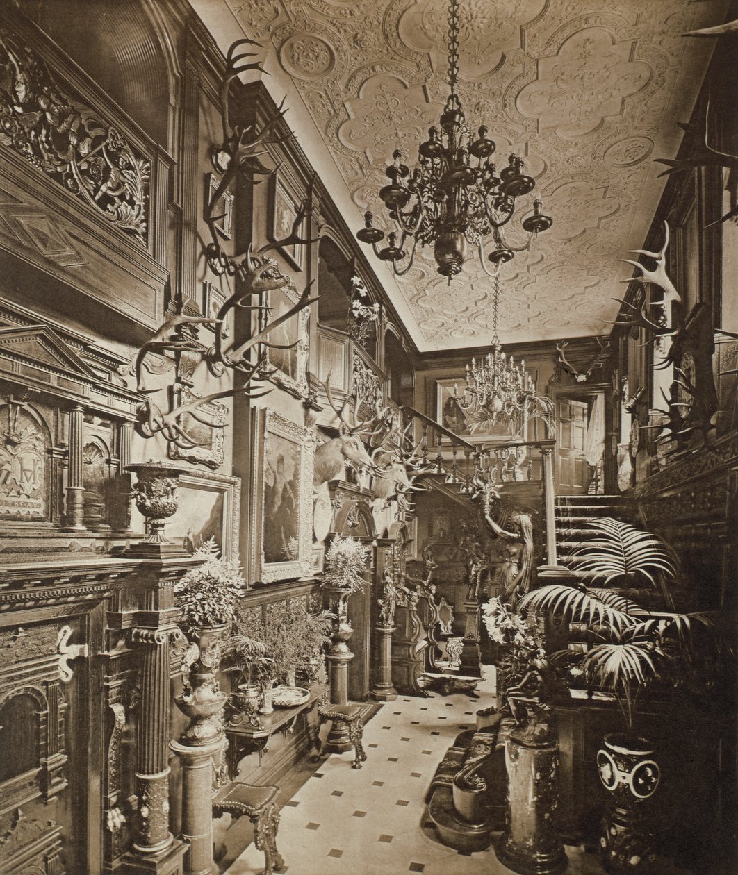 De hal, Wickham Hall, Kent, 1897 door Harold Palmer