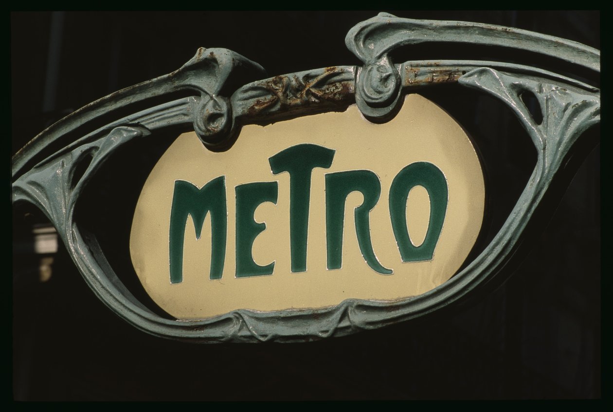 Ingang van een Metropoolstation door Hector Guimard