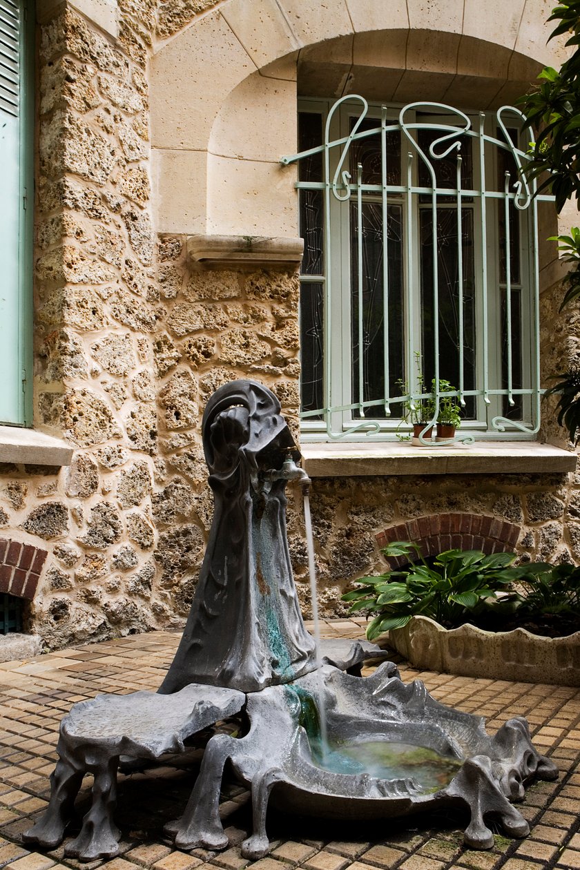 Fontein, binnenplaats van het Castel Beranger, 1897-98 door Hector Guimard