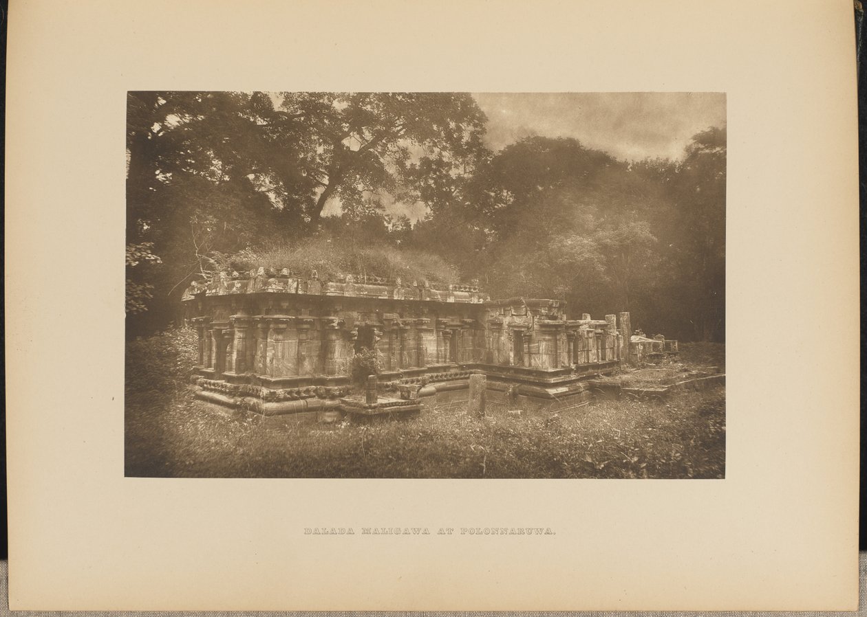 Dalada Maligawa in Polonnaruwa door Henry W. Cave