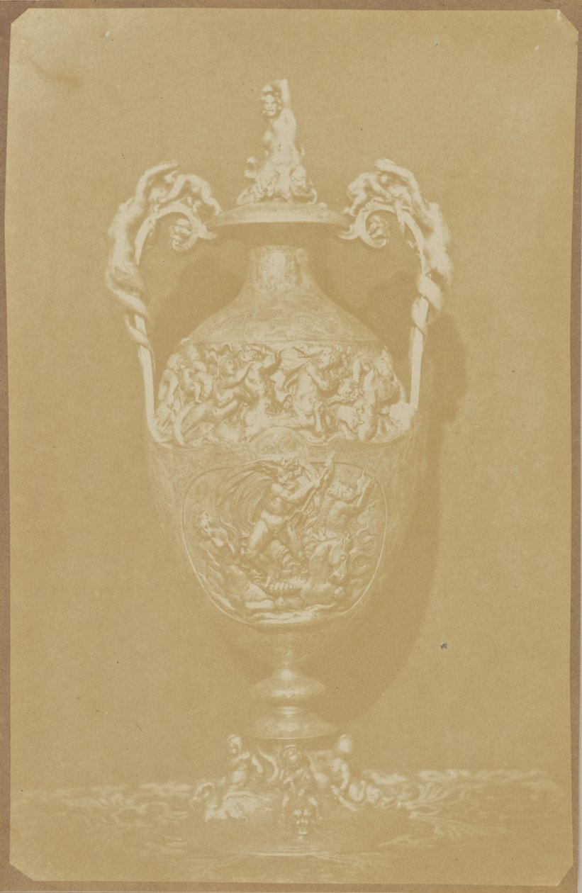 [Sierlijke vaas met handgrepen]. door Hippolyte Bayard
